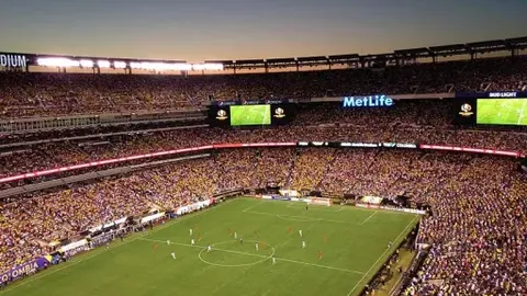 传奇球星伦纳德吐露心声：交易阴影未散，全力助新援融入，重返巅峰之路再出发！