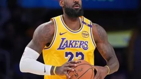 詹姆斯总分突破50000分：创职业生涯新高